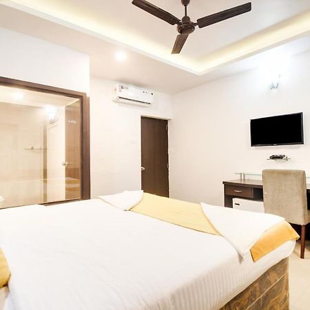 Отель Candolim Sands Экстерьер фото