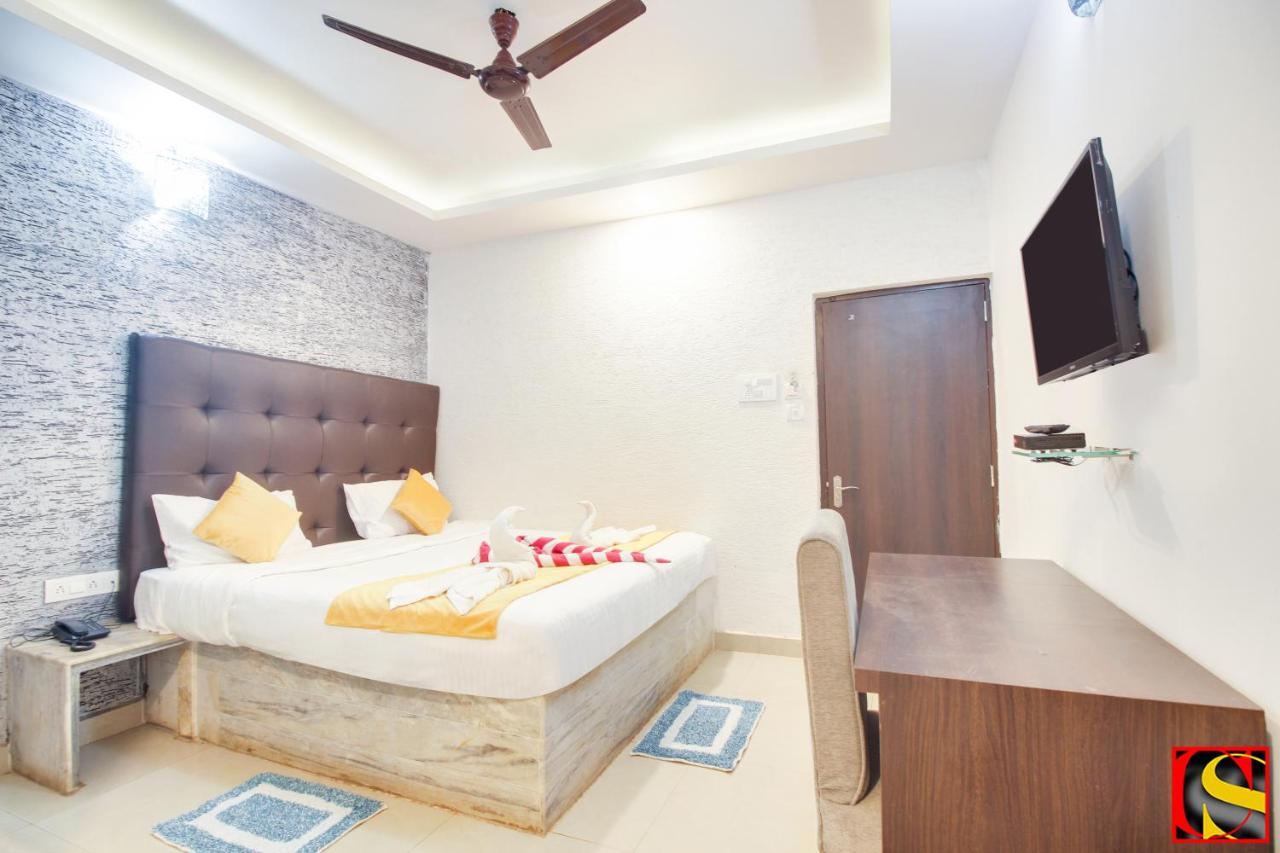 Отель Candolim Sands Экстерьер фото