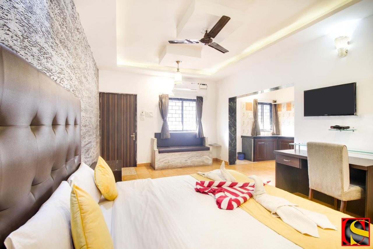 Отель Candolim Sands Экстерьер фото