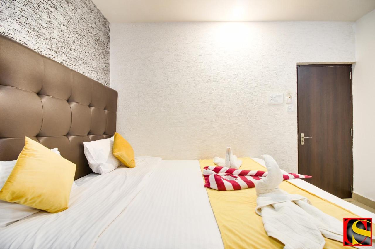 Отель Candolim Sands Экстерьер фото