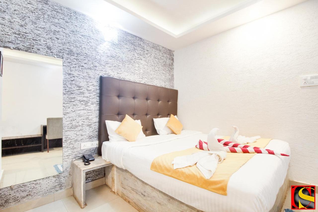 Отель Candolim Sands Экстерьер фото