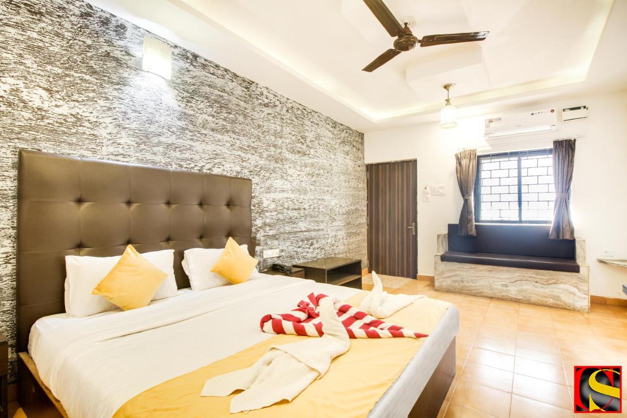 Отель Candolim Sands Экстерьер фото