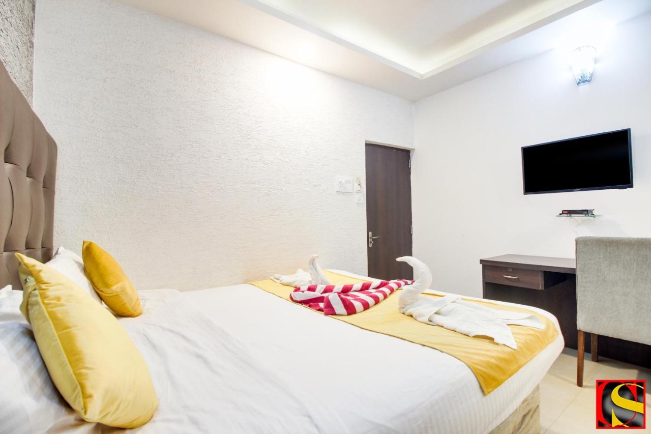 Отель Candolim Sands Экстерьер фото