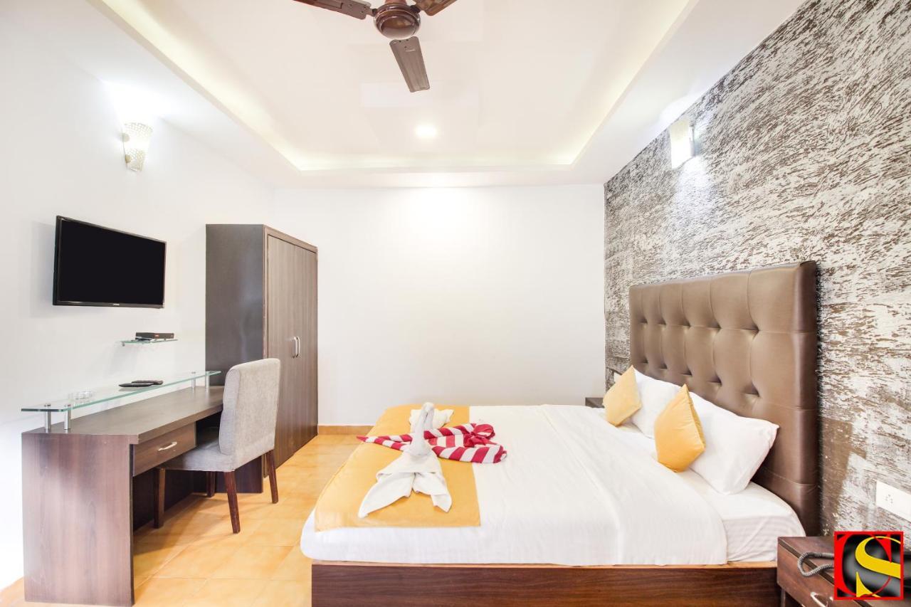 Отель Candolim Sands Экстерьер фото