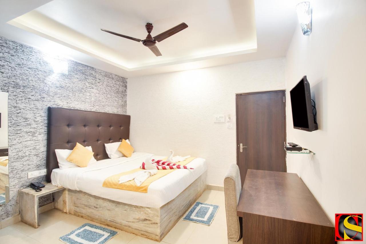 Отель Candolim Sands Экстерьер фото