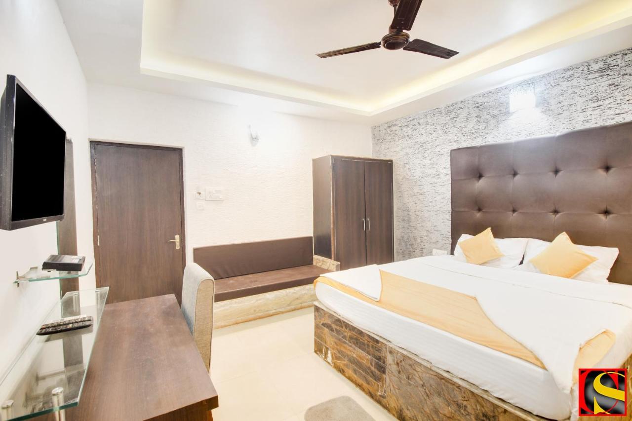 Отель Candolim Sands Экстерьер фото