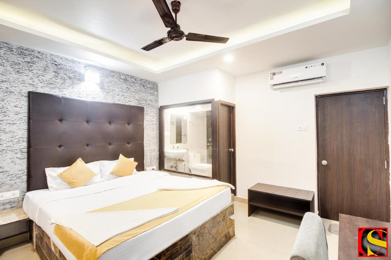Отель Candolim Sands Экстерьер фото