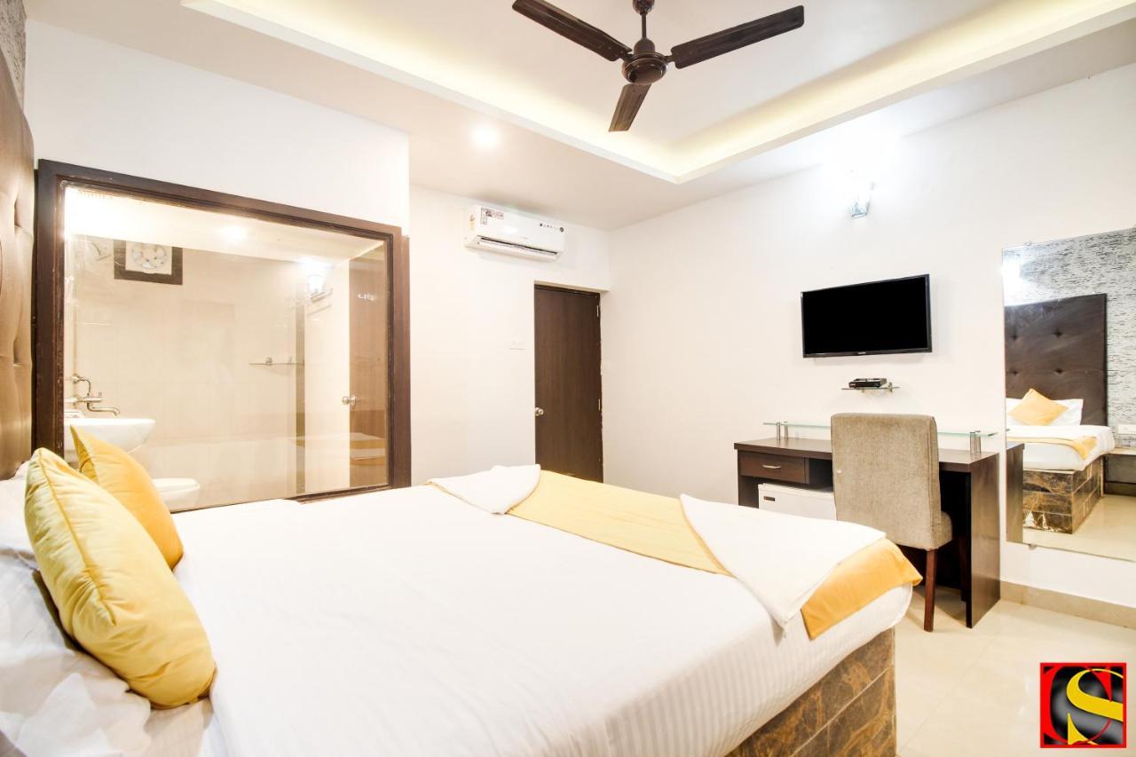 Отель Candolim Sands Экстерьер фото