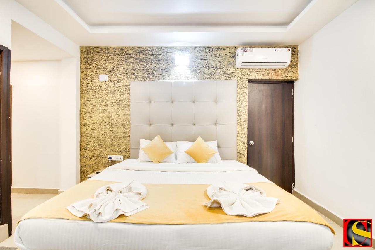 Отель Candolim Sands Экстерьер фото