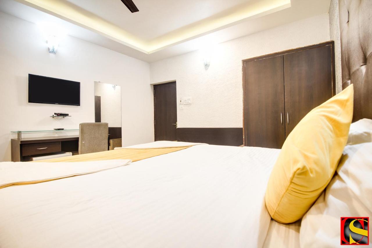 Отель Candolim Sands Экстерьер фото