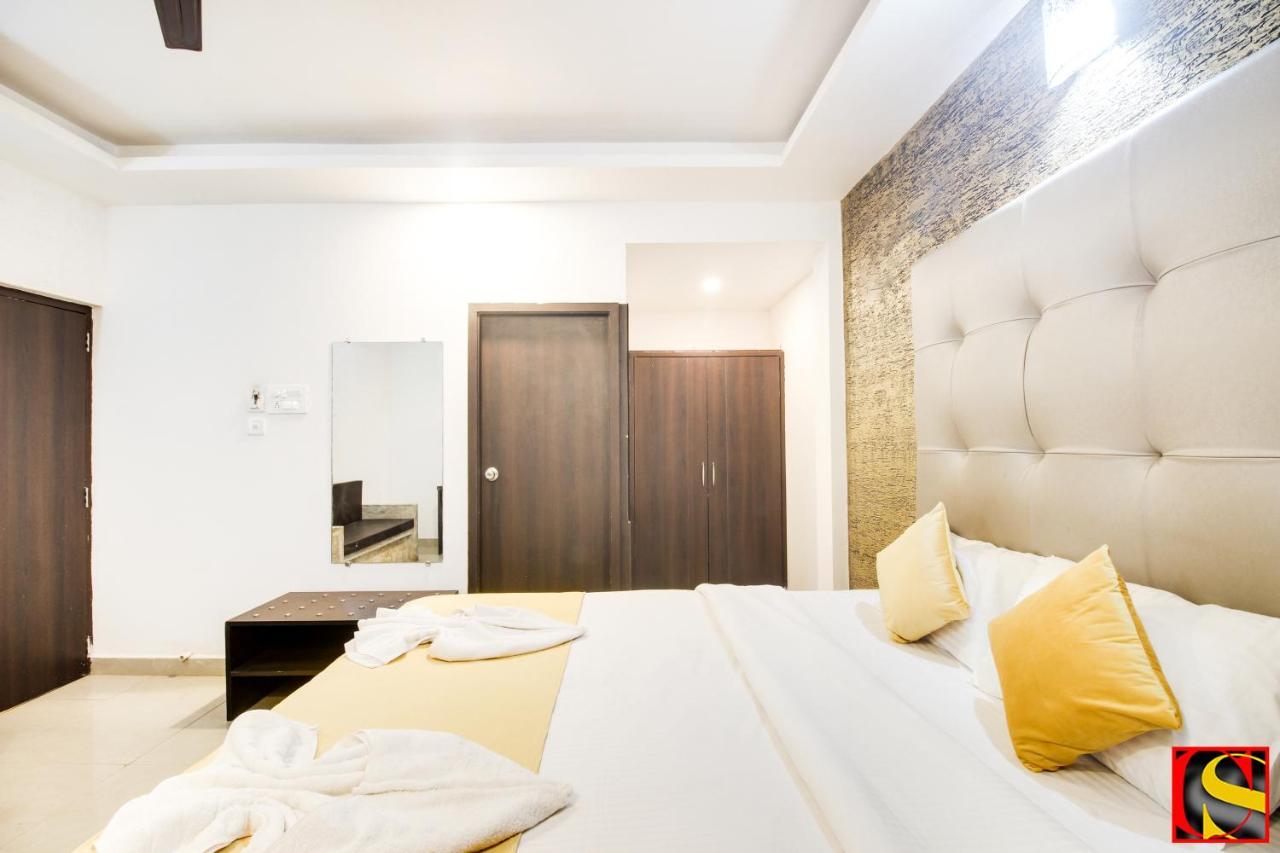 Отель Candolim Sands Экстерьер фото